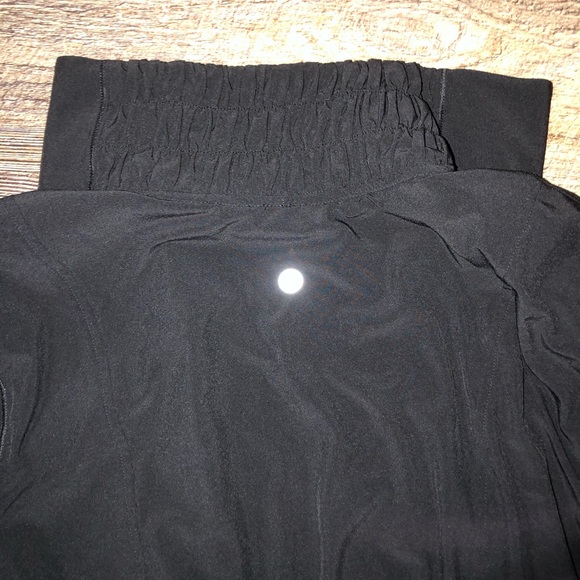 Lululemon Sights Seen Jacket size 12 draw cord/back has been cut still functions - Picture 13 of 16